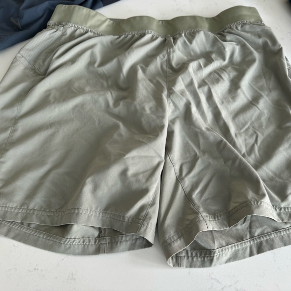 Four Brooks Large Sherpa Running Shorts - Picture 3 of 4